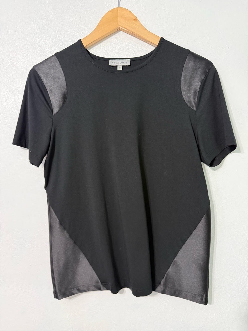 Anatomie Melissa Black Short Sleeve Travel Tee with Satin Panels